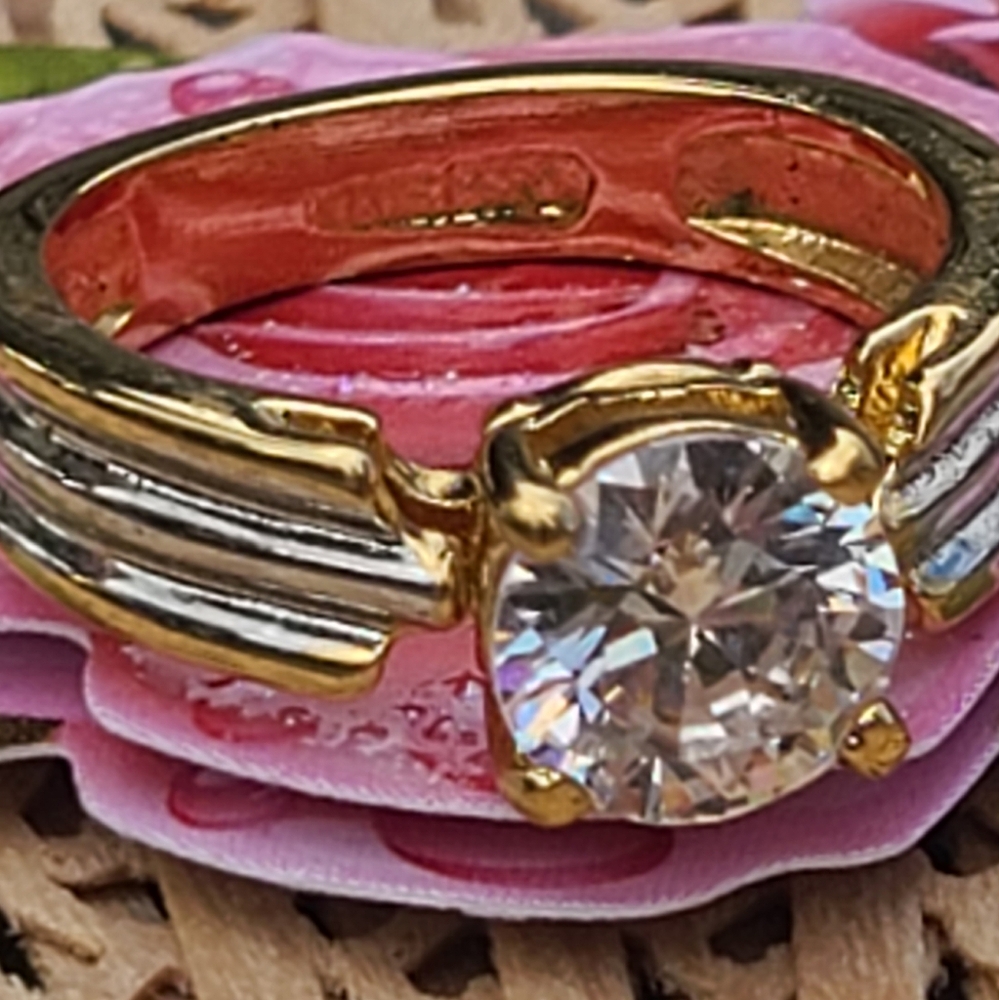 90's Style ladies gold ring size 7.5 - Picture 7 of 12